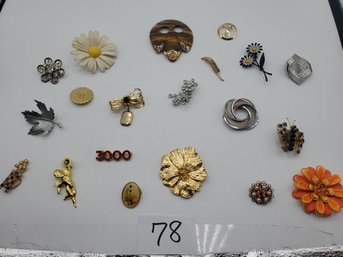 MIXED BROOCH LOT