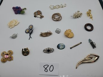 MIXED BROOCH LOT