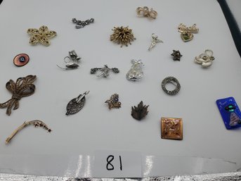 MIXED BROOCH LOT