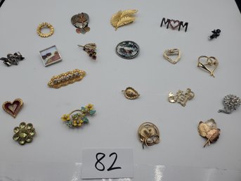 MIXED BROOCH LOT