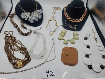 MIXED NECKLACE LOT