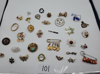 LARGE MIXED BROOCH LOT