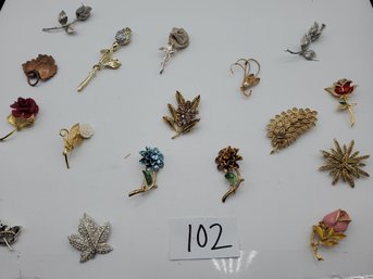 FLOWER AND LEAF BROOCH LOT
