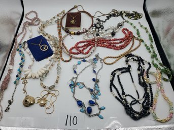 MIXED NECKLACE LOT