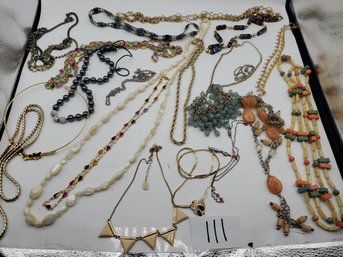 MIXED NECKLACE LOT