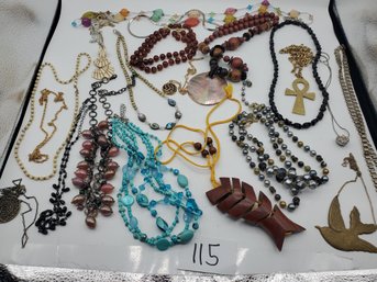 MIXED NECKLACE LOT
