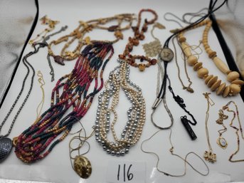 MIXED NECKLACE LOT