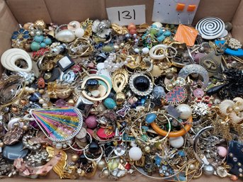 SINGLE EARRINGS LOT (4 POUNDS)