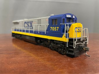ATLAS HO SCALE C30-7 CSX 7057 ENGINE