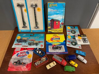 LOT OF SCALE ACCESSORIES - VEHICLES, LIGHTS, ETC