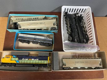 HO SCALE TRAINS