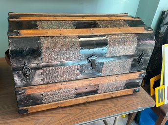 VINTAGE TRUNK - METAL SKINNED