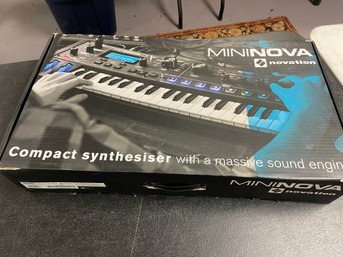 NOVATION MININOVA COMPACT SYNTHESIZER