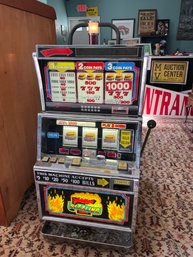 IGT 25 CENT SLOT MACHINE - SIZZLIN 7'S - FROM TRUMP TAJ MAHAL CASINO IN ATLANTIC CITY