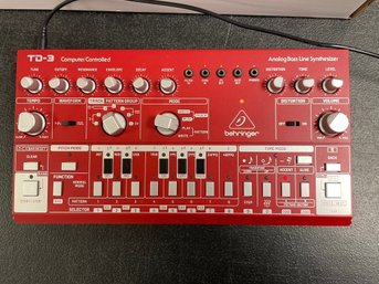 BEHRINGER TD-3-RD ANALOG BASS LINE SYNTHESIZER