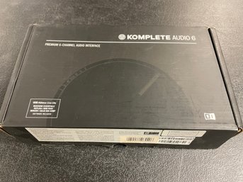 NATIVE INSTRUMENTS KOMPLETE AUDIO6  6-CHANNEL AUDIO INTERFACE
