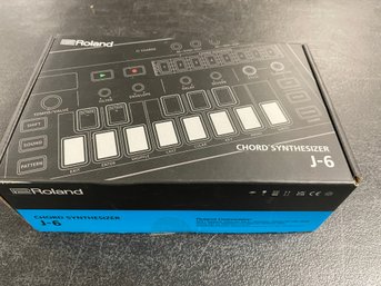 ROLAND J6 CHORD SYNTHESIZER