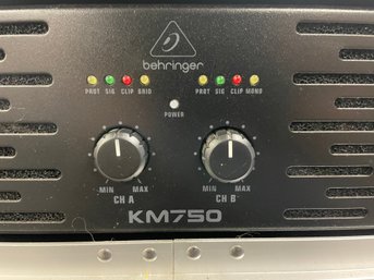 BEHRINGER KM750 AMP - 750w RACKMOUNT IN HARD CASE