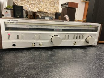 KENWOOD AM/FM STEREO WITH 2 ADVENT SPEAKERS