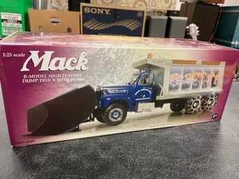 1/25 1ST GEAR MACK DUMP TRUCK WITH PLOW - HIGH MOUNTAIN SNOW REMOVAL