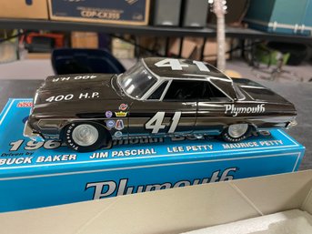 1/24 DIECAST RICHARD PETTY BLACK CHROME 1 OF 126 1964 PLYMOUTH BELVEDERE #41