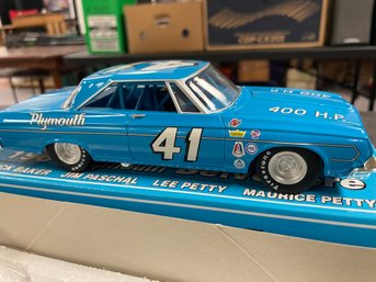 1/24 DIECAST RACING CHAMPIONS PETTY RACING 1 OF 630 1964 PLYMOUTH BELVEDERE #41