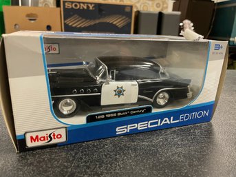 DIECAST 1/26 MAISTO 1955 BUICK CENTURY CALIFORNIA HIGHWAY PATROL POLICE CAR