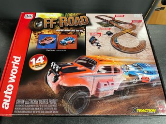 AUTO WORLD ELECTRIC SLOT RACING SET - OFF ROAD
