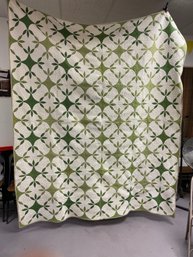 WHITE/GREEN QUILT