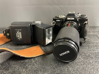 RICOH 35MM CAMERA XR-7 WITH ELECTRONIC FLASH - SUNPAK 422D