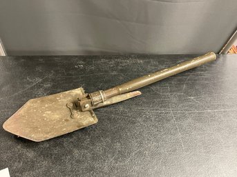 FOLDING TRENCH SHOVEL