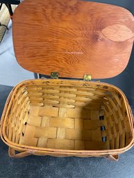 VINTAGE WOVEN PICNIC PASKET