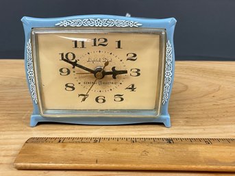 GE ELECTRIC ALARM CLOCK - VINTAGE