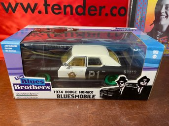 GREENLIGHT 1/24 BLUESMOBILE - THE BLUES BROTHERS - 1974 DODGE MONACO