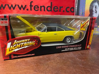 JOHNNY LIGHTNING 1969 DODGE CHARGER R/T 1/24