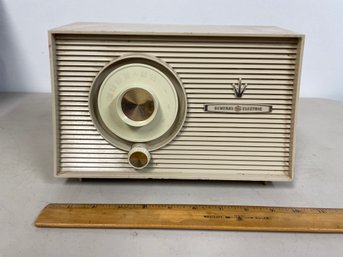 VINTAGE GENERAL ELECTRIC AM RADIO