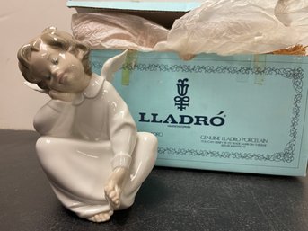 LLADRO PORCELAIN 4.961 SLEEPING ANGEL
