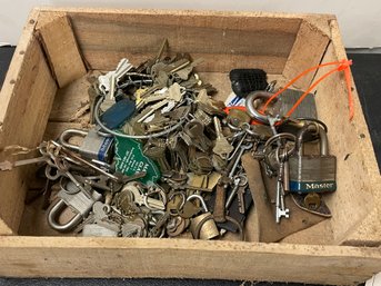 BOX LOT OF KEYS