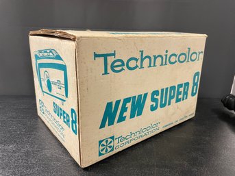TECHNICOLOR SUPER 8 FILM PROJECTOR IN BOX