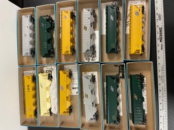 12 Athearn HO Scale Hopper CNW Chicago North Western