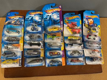 LOT OF 25 HOT WHEELS B