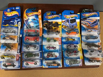 LOT OF HOT WHEELS C