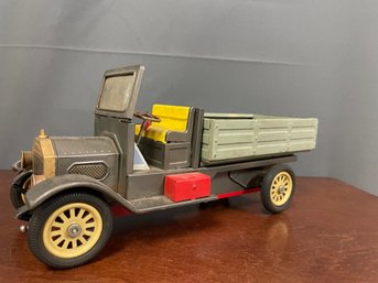 JAPAN FRICTION TOY TRUCK