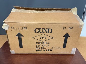 GUND WINNIE THE POOH IN OVERSHIPPER - NEW OLD STOCK