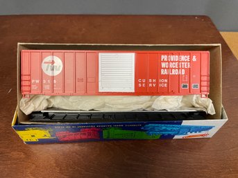 MDC/ROUNDHOUSE HO SCALE 50' BOXCAR PROVIDENCE & WORCESTER - NEW