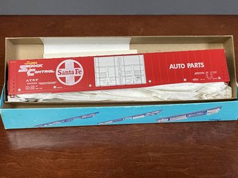 ATHEARN 1975 HO SCALE 86' BOXCAR SANTA FE