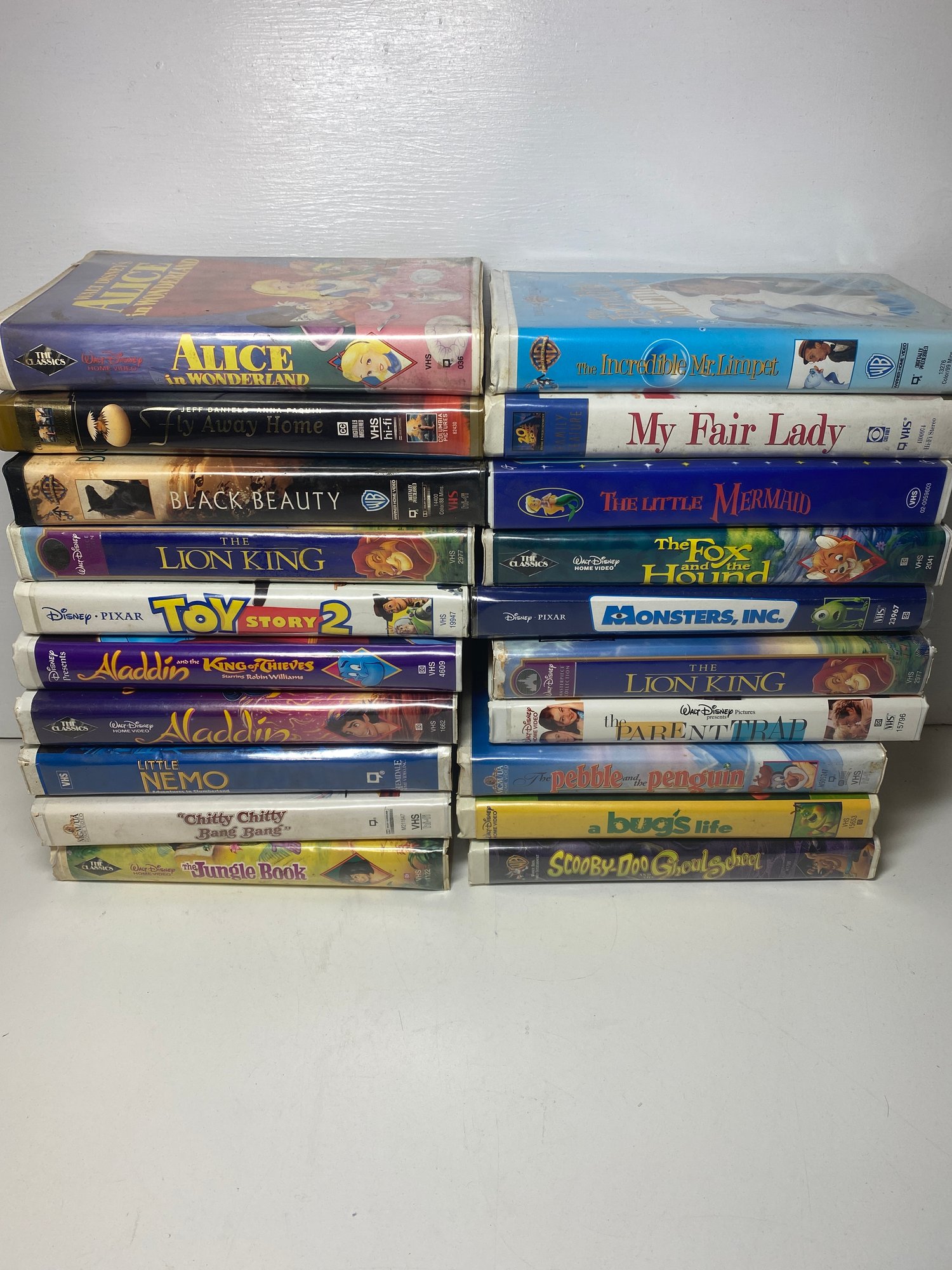 Lot Of 20 VHS Children And Family Movies- Dinsey, WB, MGM, And More ...