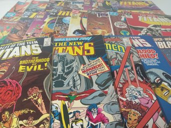 Lot Of 20 Teen Titan Comics DC Comics