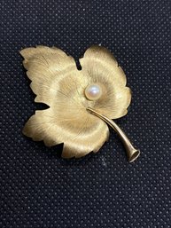 Womens Krementz Gold Tone Maple Leaf 2' Brooch