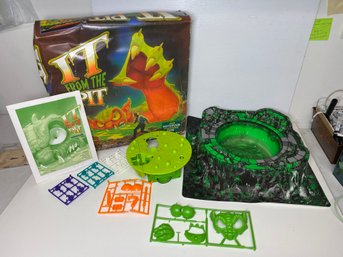 It From The Pit Board Game Copyright 1992 (incomplete Set)